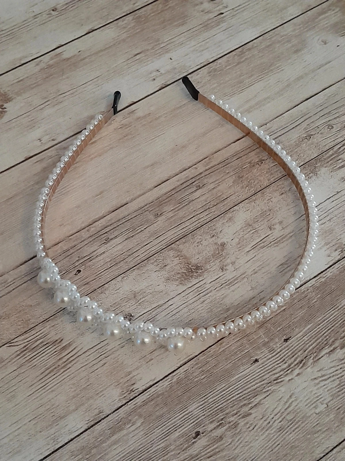 Serre tête, perles, couleur blanc